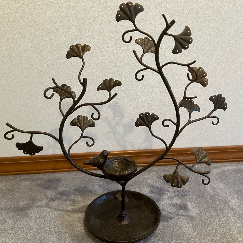Metal jewelry stand